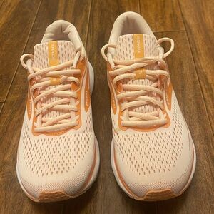 Women Brooks Trace 2 Sneakers - size 11